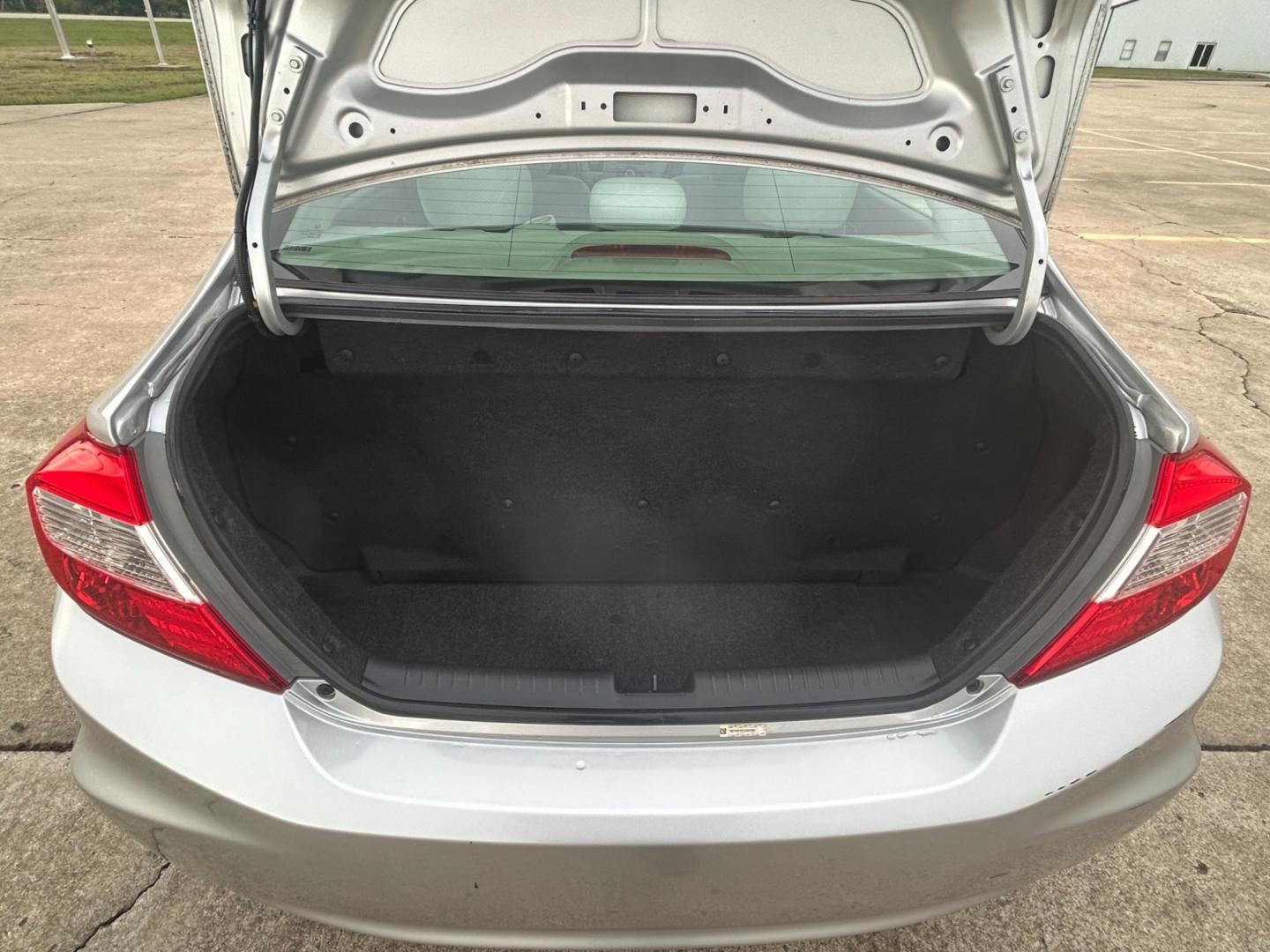 2012 Silver /Gray Honda Civic (19XFB5F5XCE) with an 1.8L L4 SOHC 16V CNG engine, AUTOMATIC transmission, located at 17760 Hwy 62, Morris, OK, 74445, (918) 733-4887, 35.609104, -95.877060 - 2012 HONDA CIVIC 1.8L FWD DEDICATED CNG (COMPRESSED NATURAL GAS) VEHICLE. FEATURES REMOTE KEYLESS ENTRY, POWER LOCKS, POWER WINDOWS, POWER MIRRORS, MANUEL SEATS, AM/FM RADIO, CD PLAYER, USB, AUX, BLUETOOTH FOR HANDS-FREE CALLING, 12V POWER OUTLET, CRUISE CONTROL, TRACTION CONTROL, CLOTH SEATS, 195/6 - Photo#13